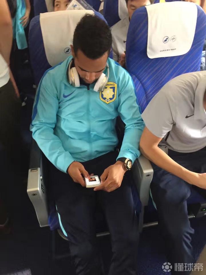 熊猫体育- 王冲冲出重围 