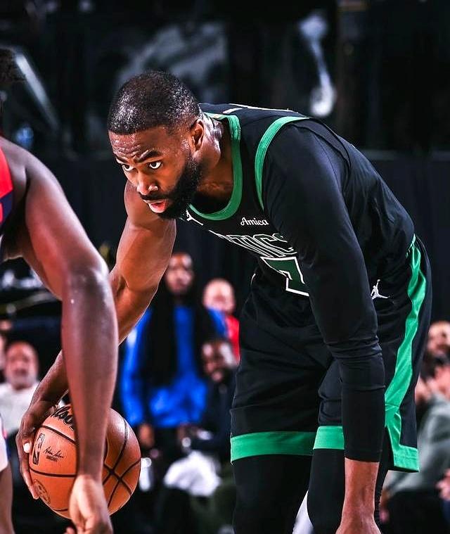 熊猫体育-塔图姆回归赛场，战术调整首场状态亮眼，巴塞罗那观众沸腾！的简单介绍