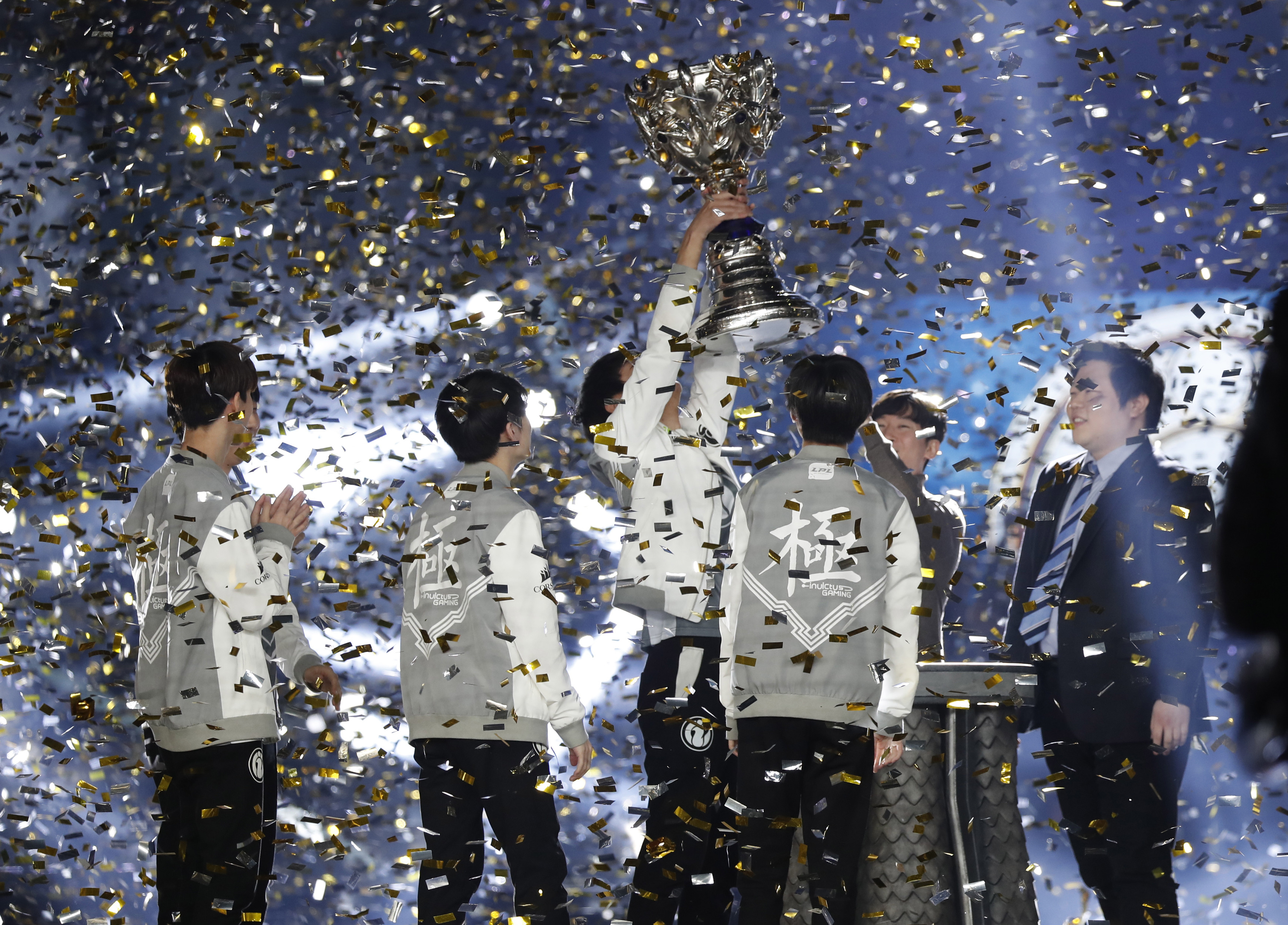 熊猫体育-Uzi赛事官方发布比分优势明显新规，湖人争议不断！的简单介绍